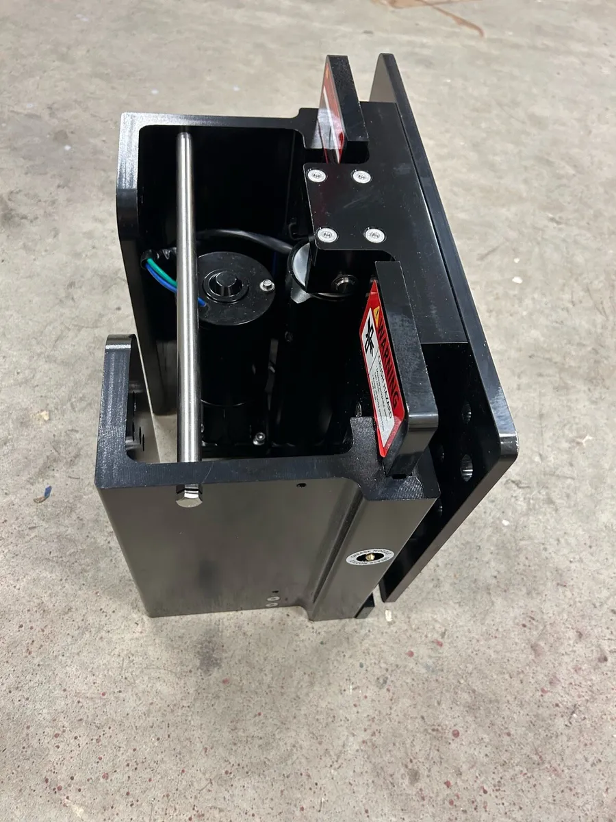 Outboard hydraulic jack plate - Image 3