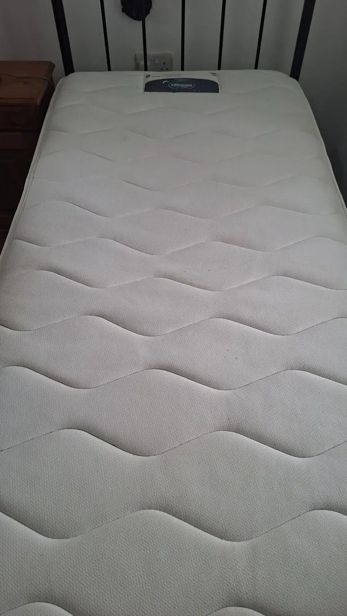 Single wrought  Iron Bed and mattress - Image 3