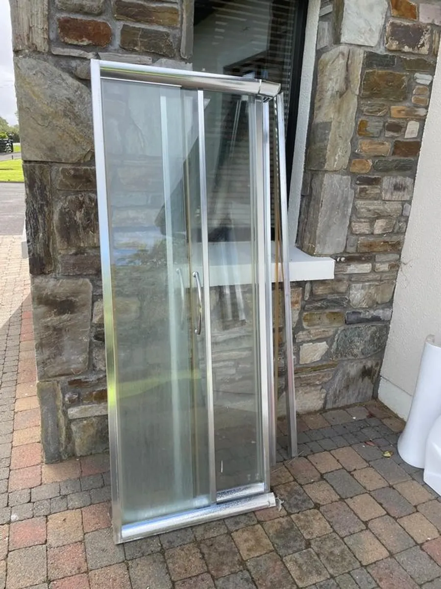 bathroom WHB and 800 shower tray +enclosure - Image 2