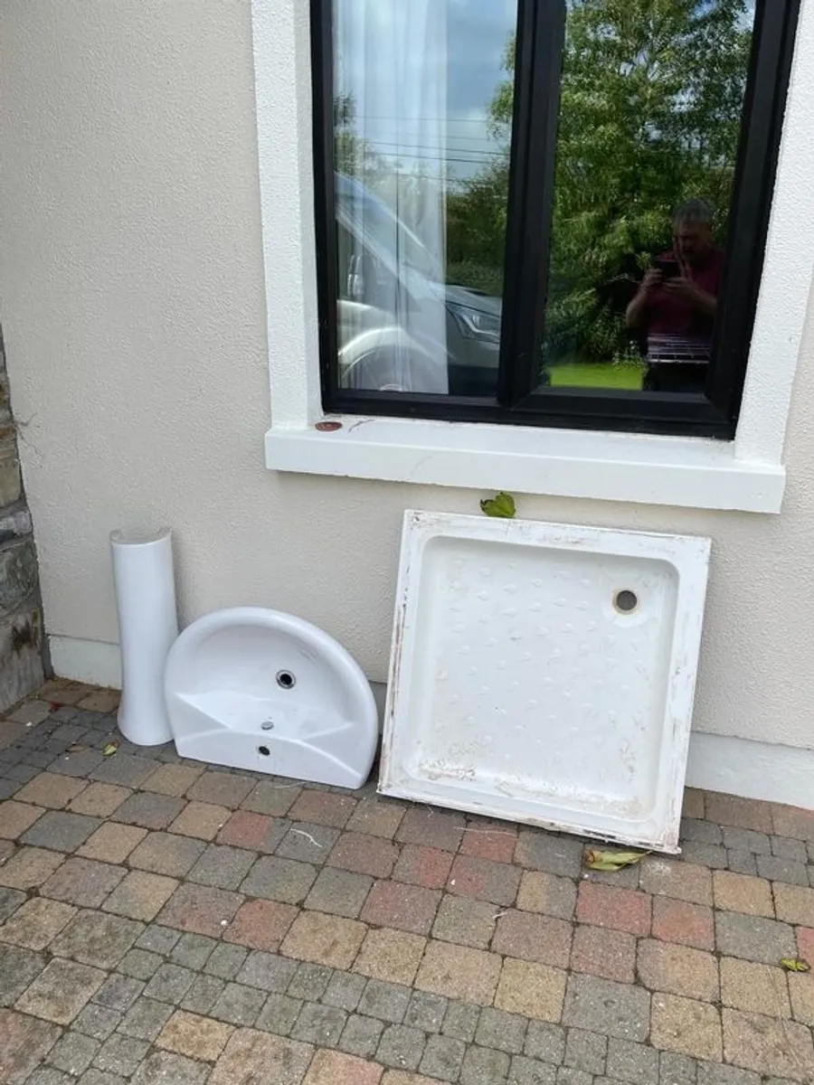 bathroom WHB and 800 shower tray +enclosure - Image 1