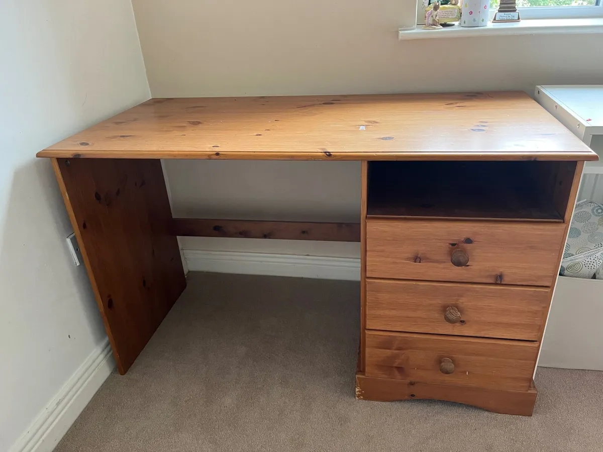 Desk free for a good home