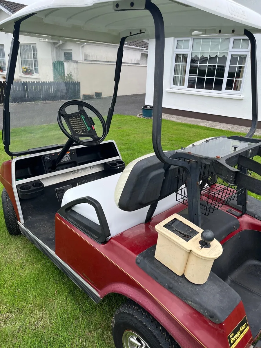 Golf buggy - Image 1