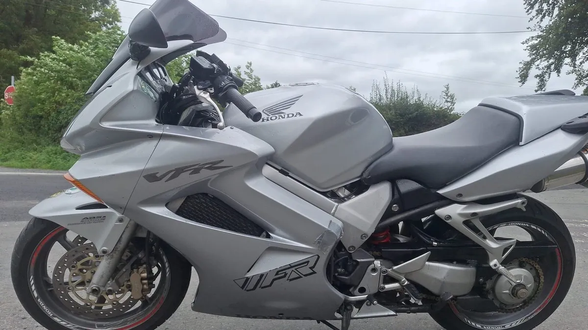 Honda VFR 800 - Image 4