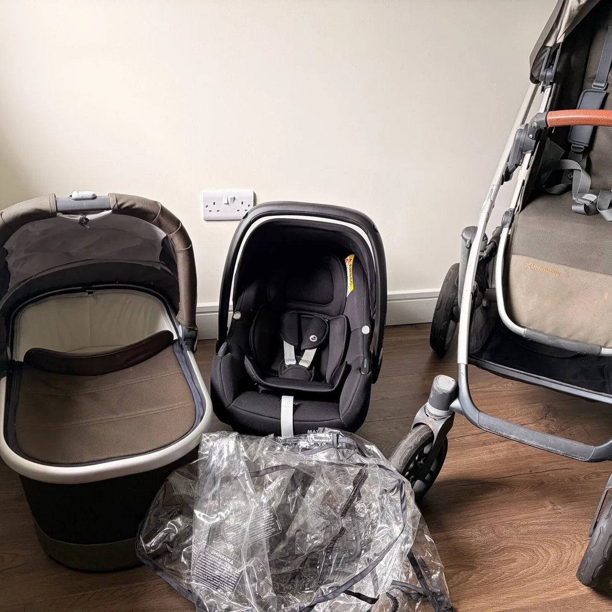Uppababy Vista Travel System- Pram, Carrycot & sea - Image 1