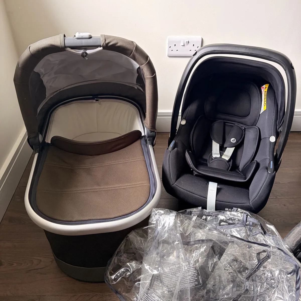 Uppababy Vista Travel System- Pram, Carrycot & sea - Image 2