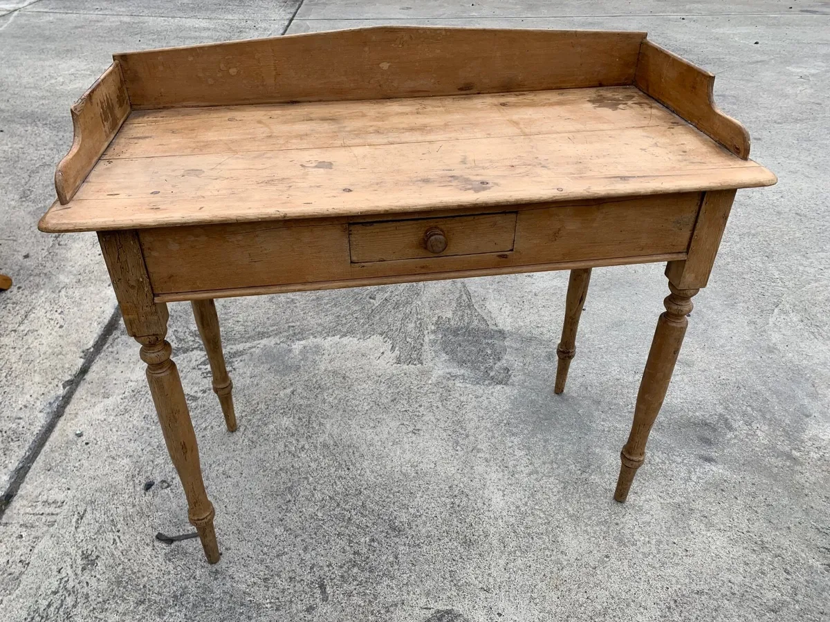 Pine table/desk - Image 2