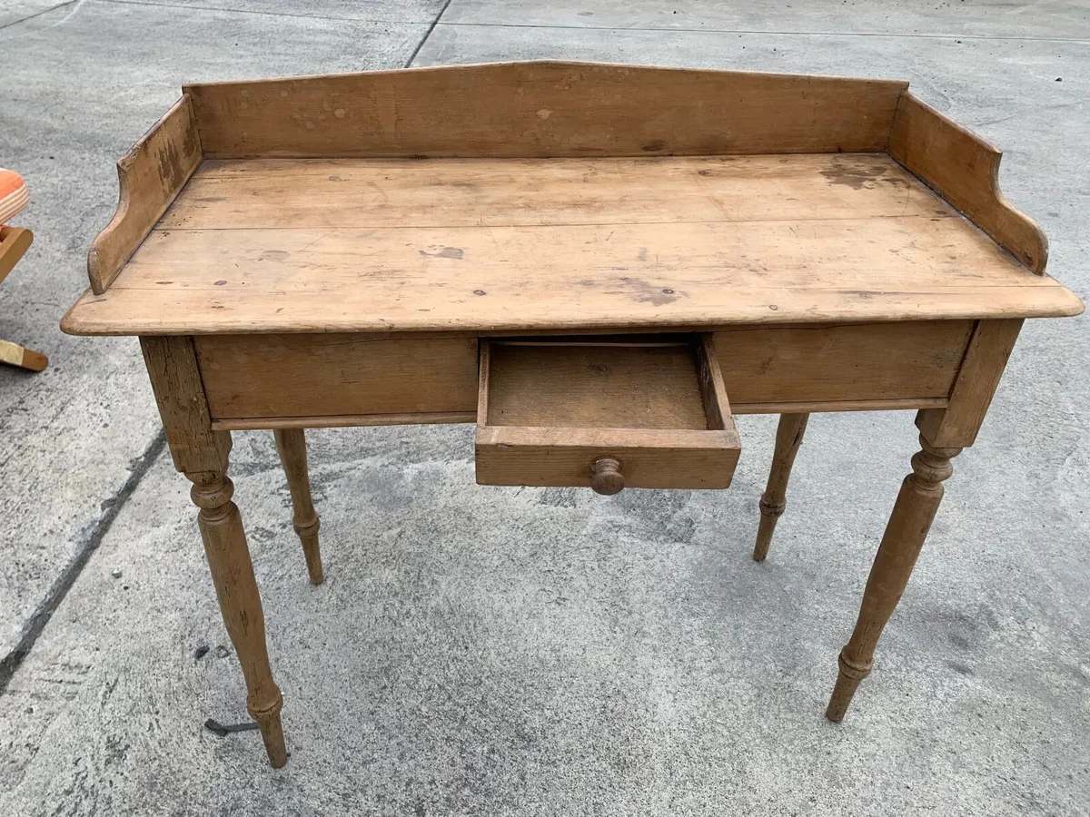 Pine table/desk - Image 4