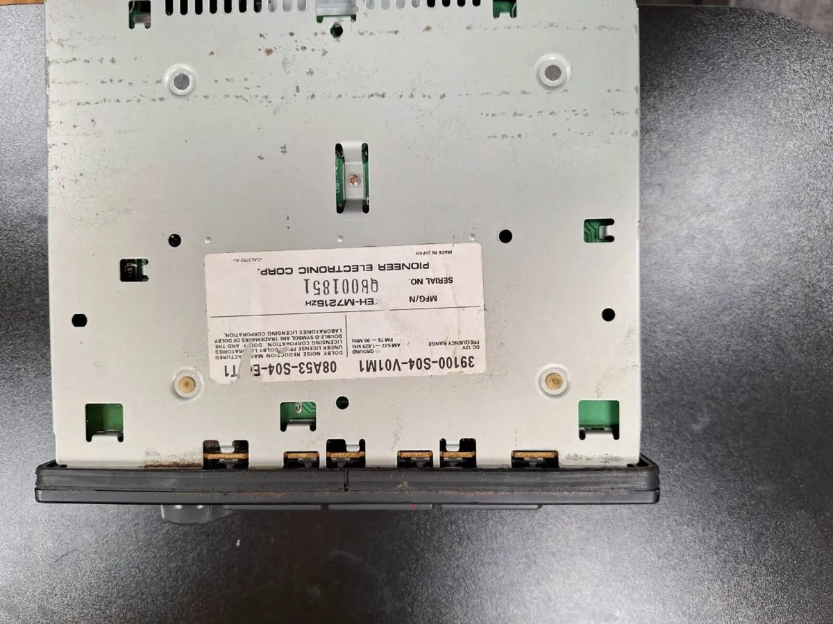 Old Honda and Mitsubishi x 2 car radio & cassette - Image 3