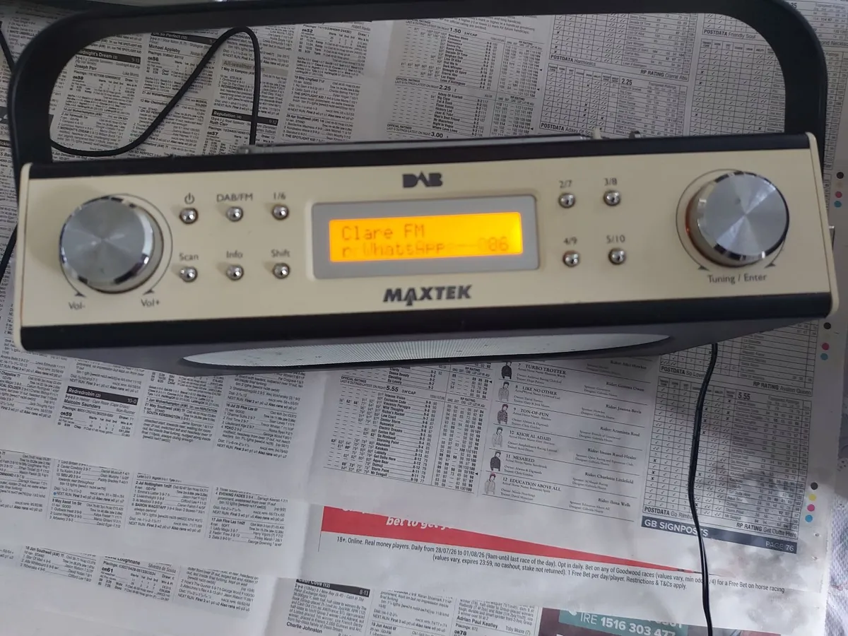 MAXTEK Vintage Style DAB & FM Radio, Model 61250, - Image 1