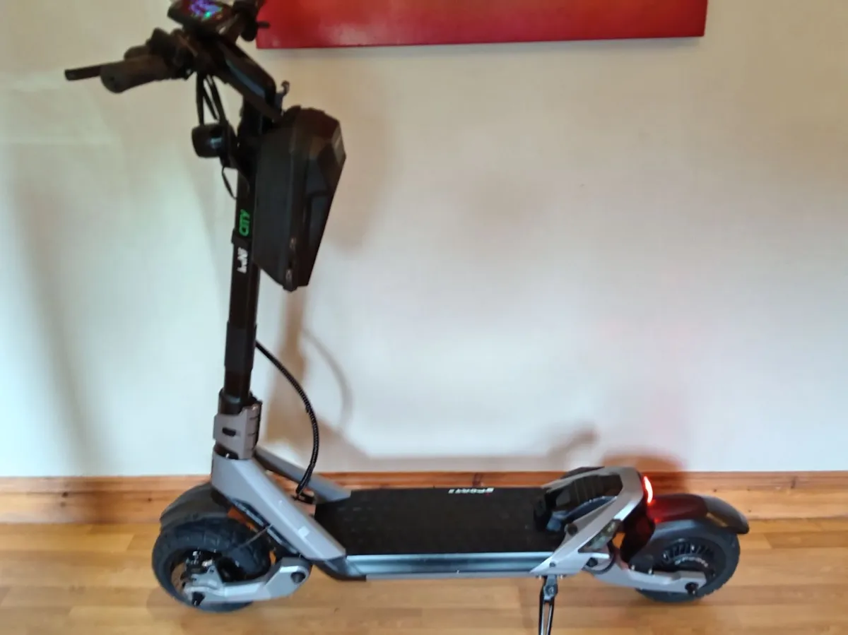 Inner City Grafter E-Scooter-Private Land Only - Image 3