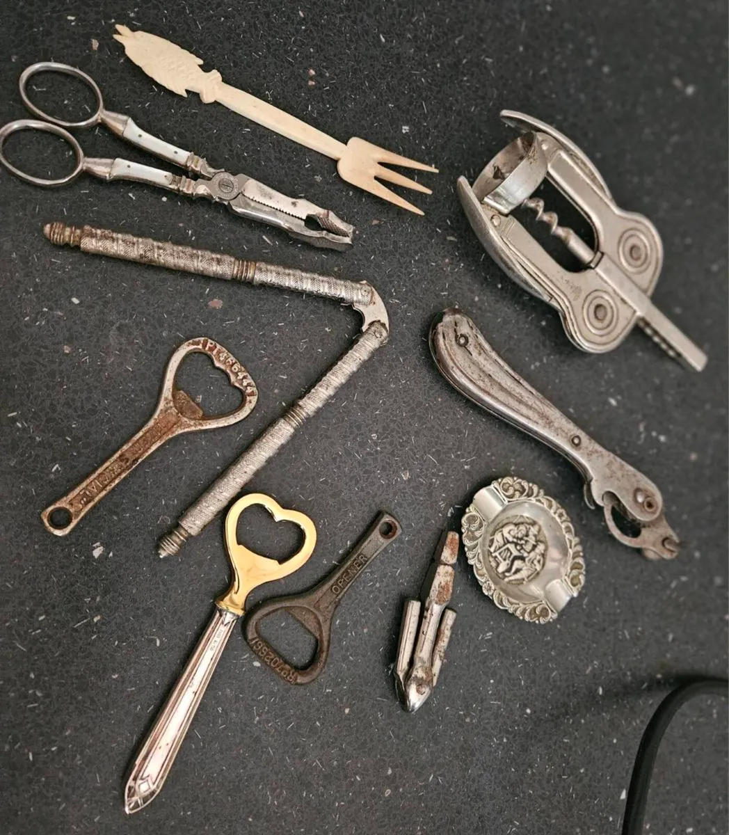 Bundle of Vintage Kitchen Implements - Image 1