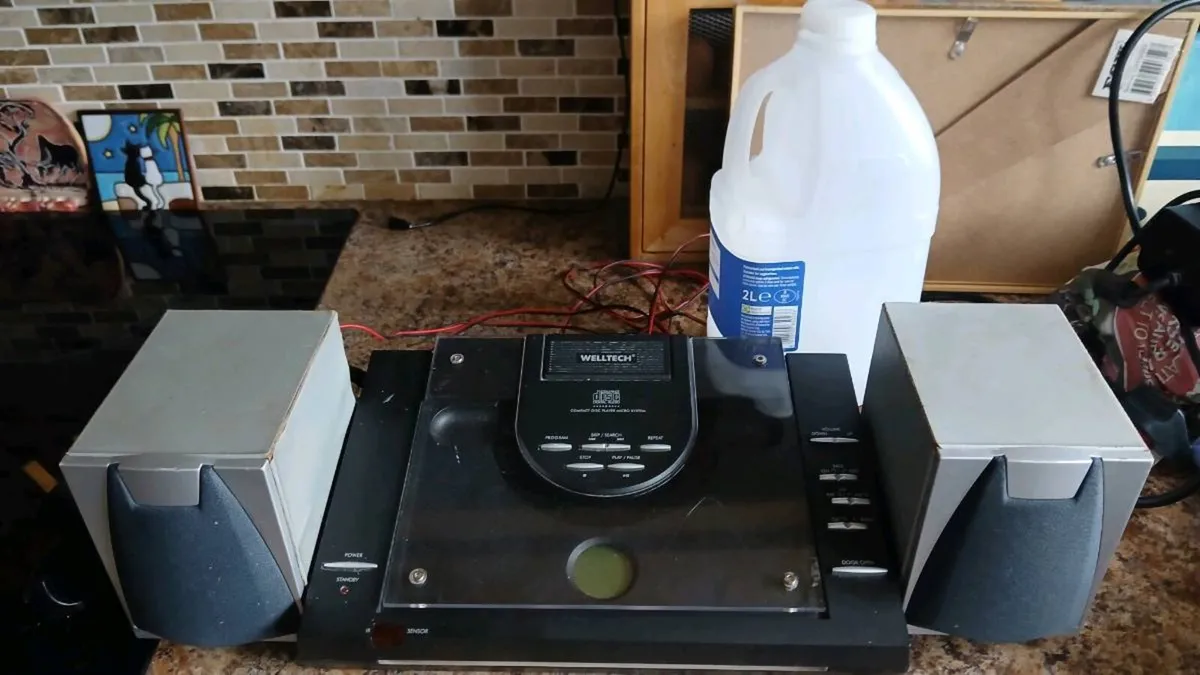 Radio and CD Player - Image 1