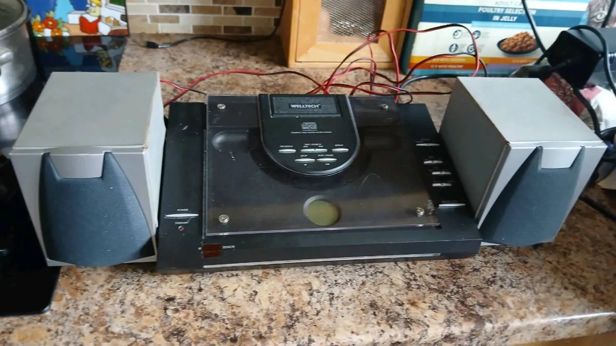 Radio and CD Player - Image 4
