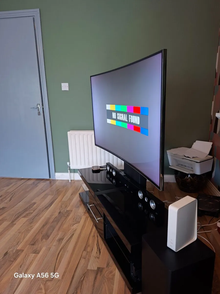 Tv with cabinet - Image 1