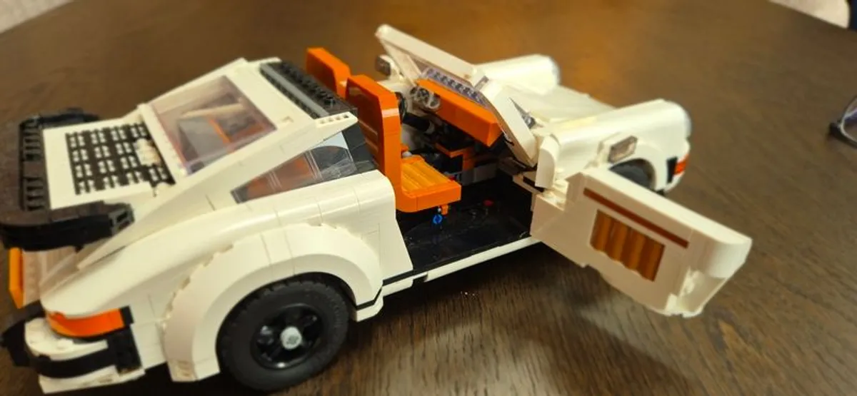 Lego Porsche 911 Turbo #10295 - Image 3