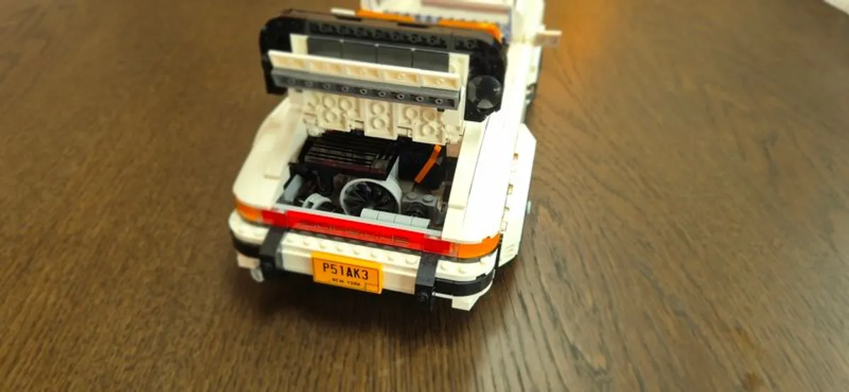 Lego Porsche 911 Turbo #10295 - Image 4