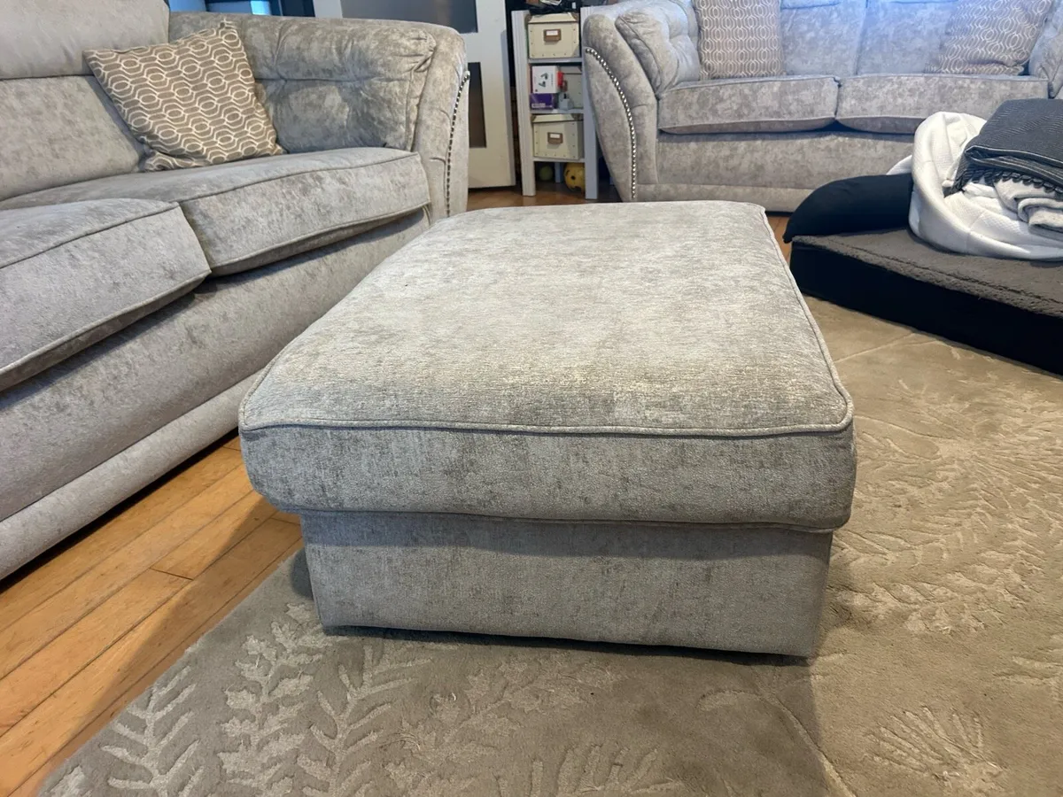 2&3 seater sofa with pouffe - Image 4