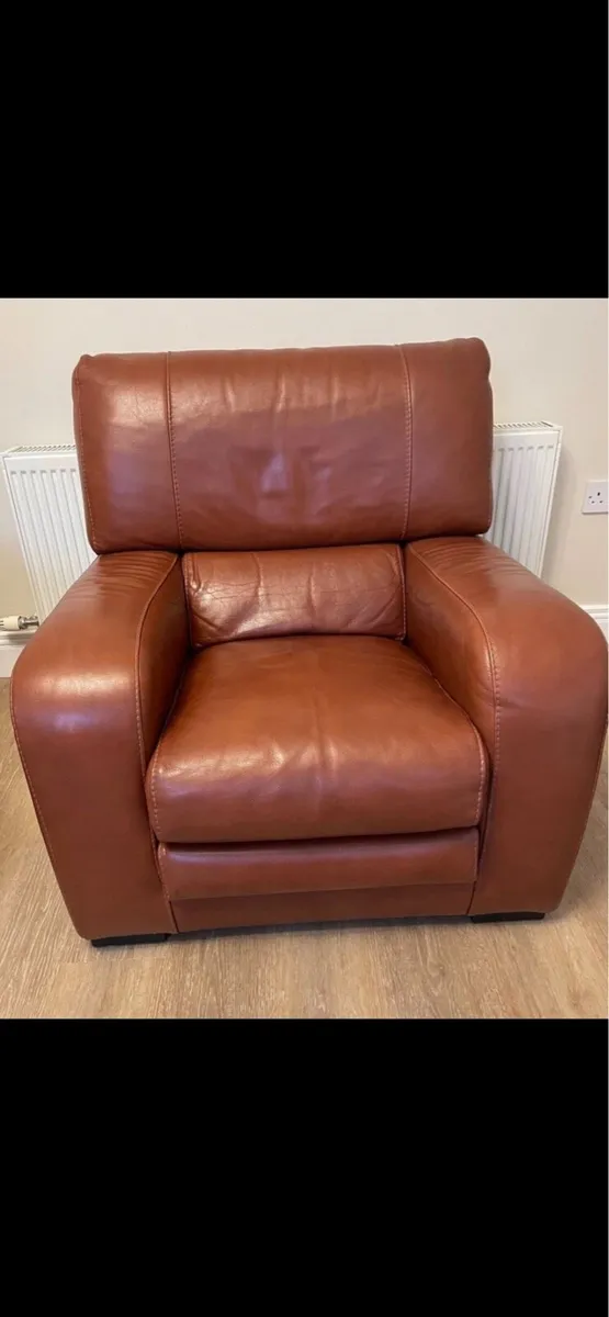 Leather couch/sofa and 2 matching chairs - Image 3
