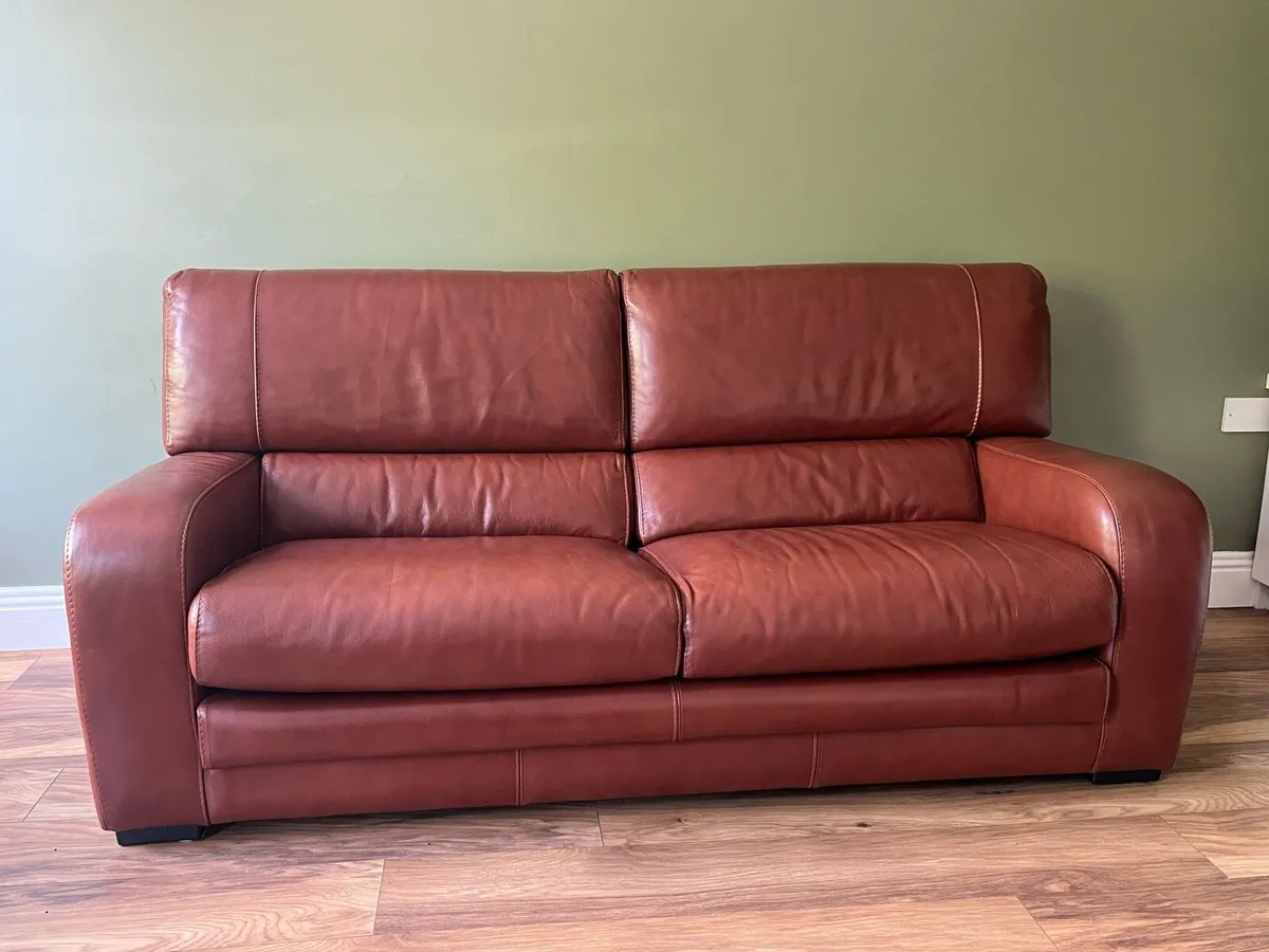 Leather couch/sofa and 2 matching chairs - Image 4