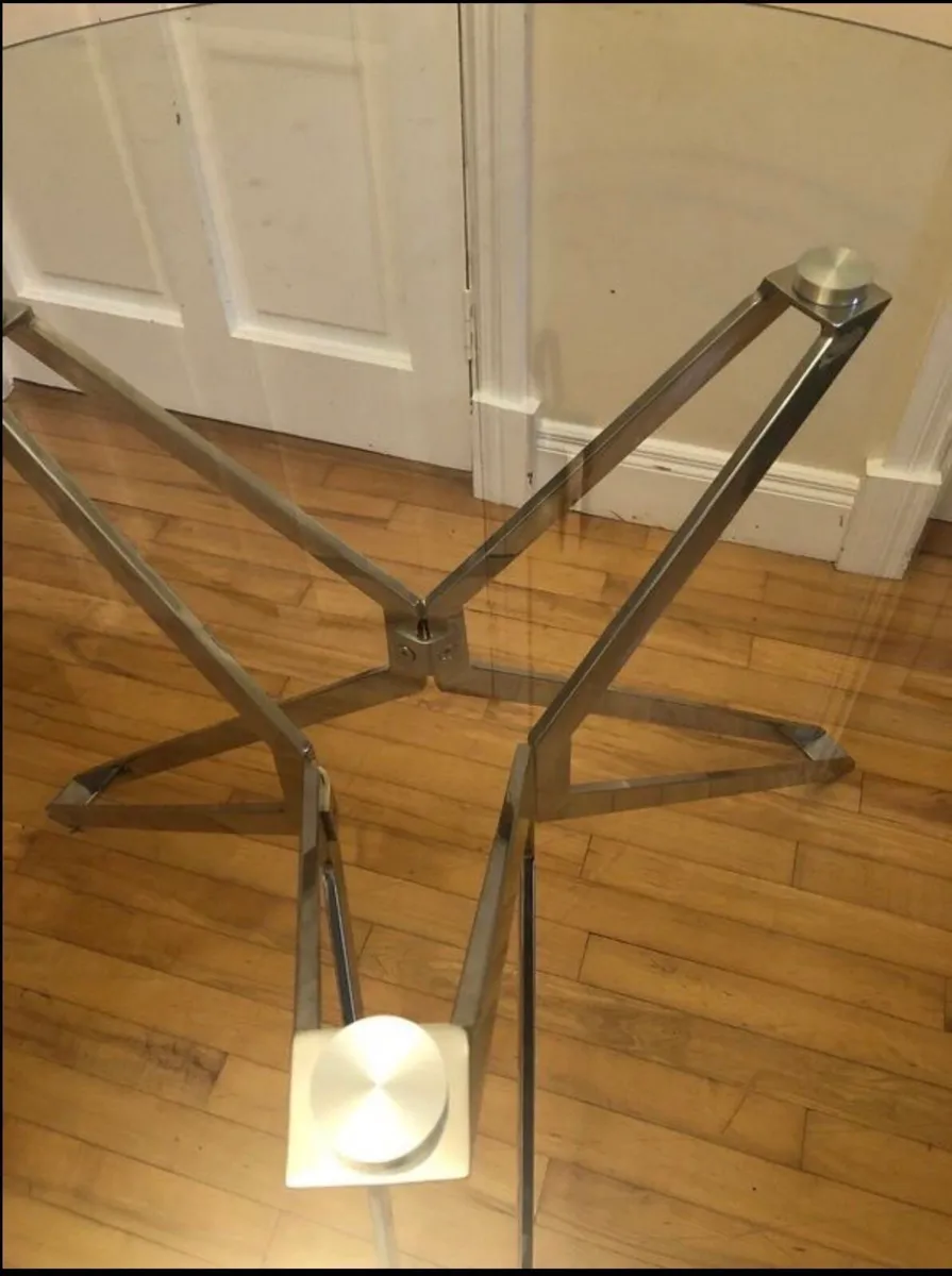 Glass dining table - Image 3