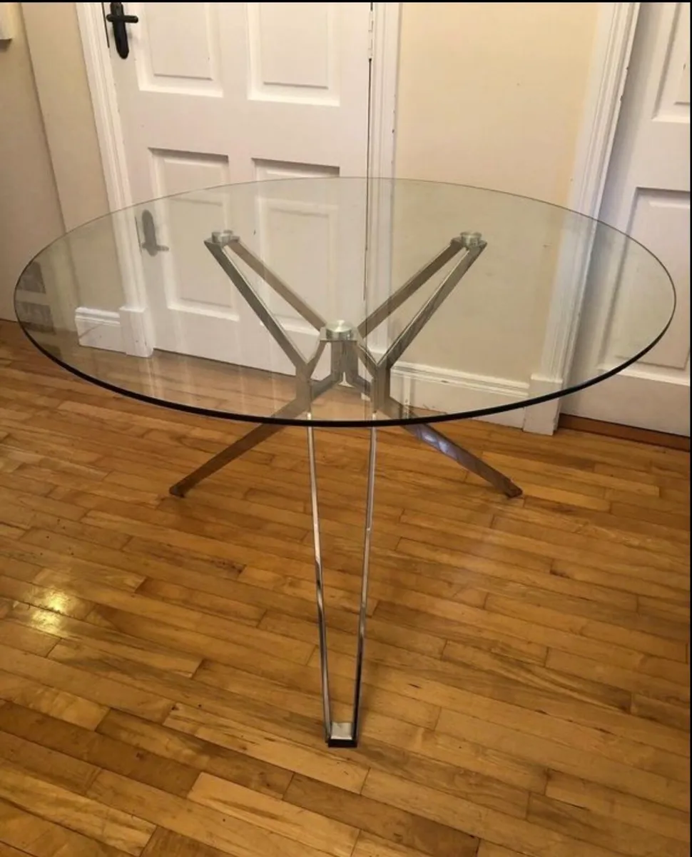 Glass dining table - Image 2