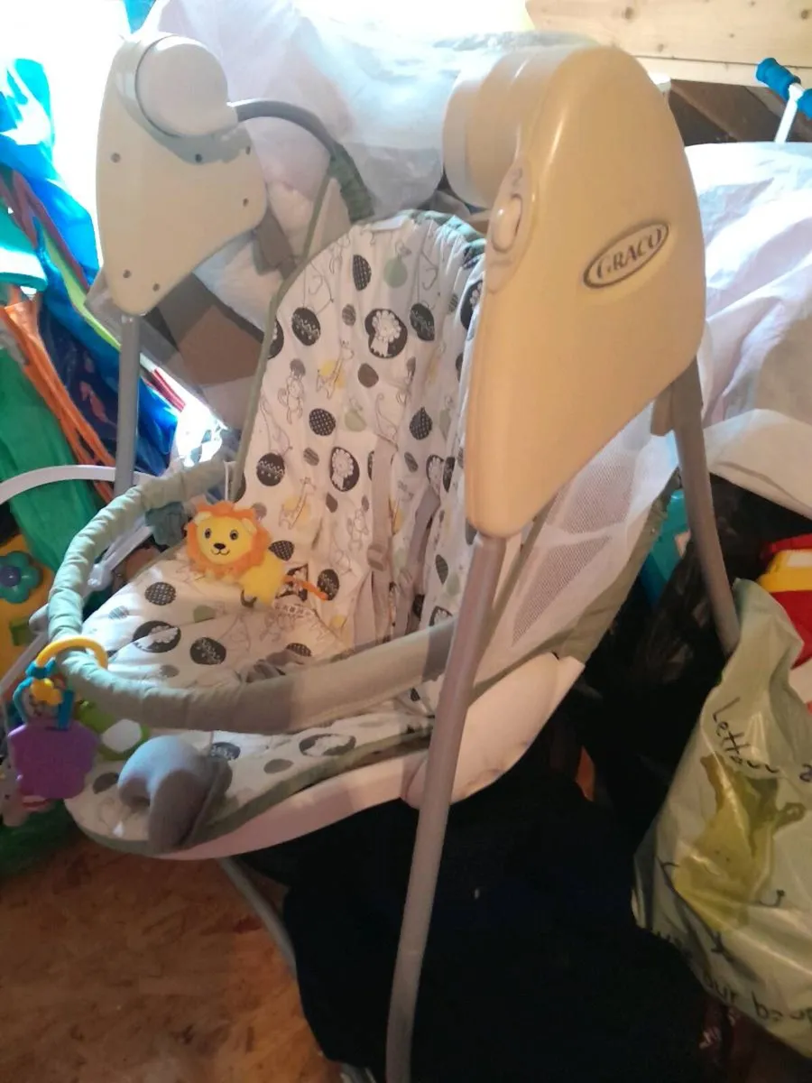 Swinging chair for toddler - Image 1