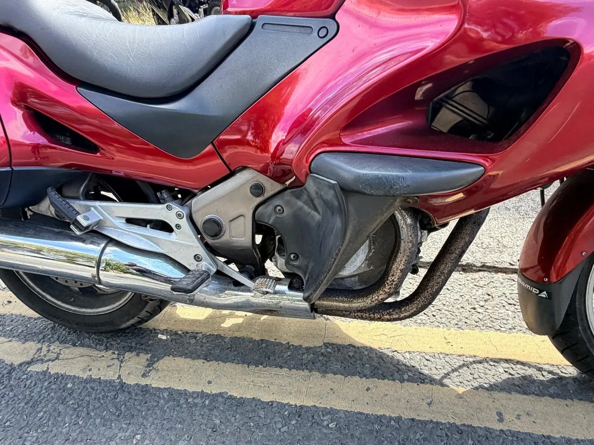 Honda Deauville 650 2004 - Image 2