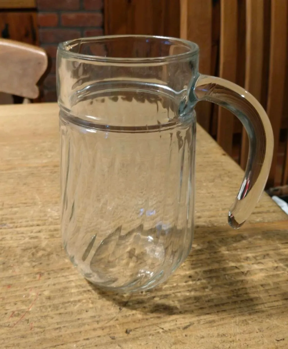 Luminarc glass pitcher with a ribbed design, likel - Image 1