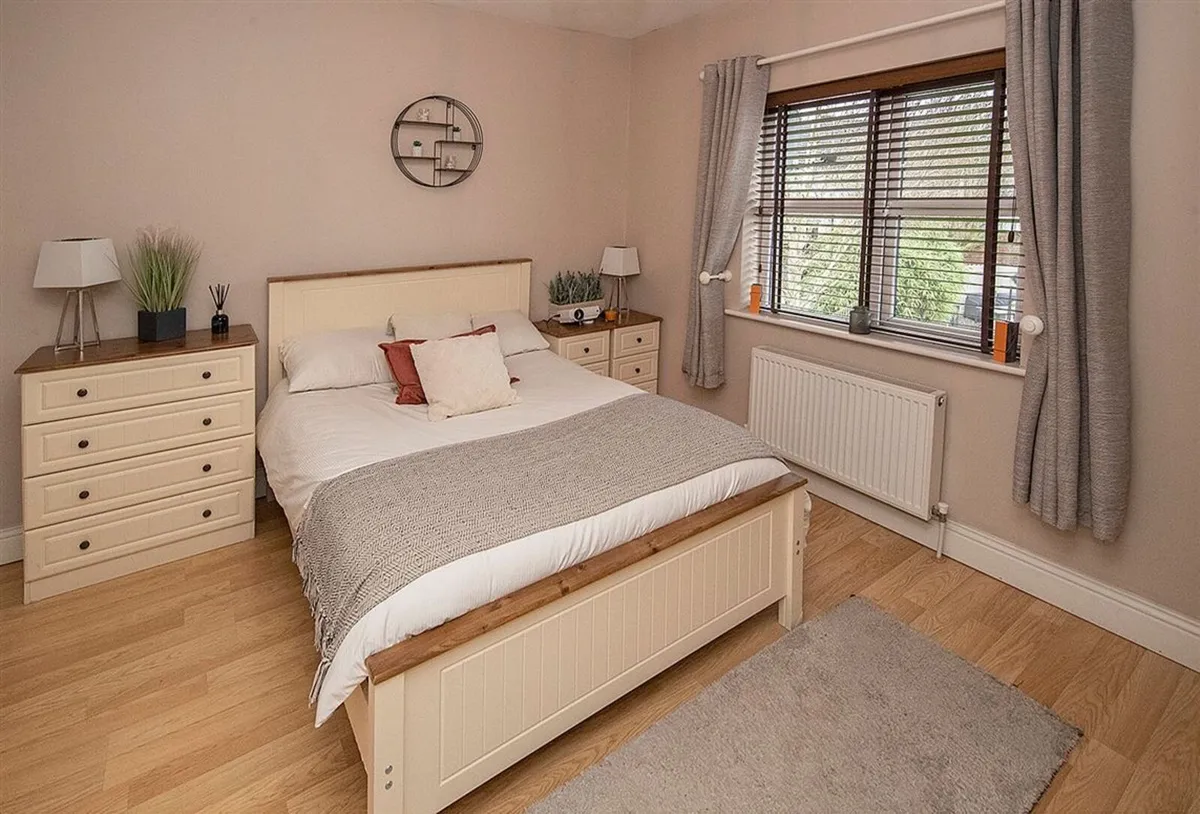 FREE Laminate flooring - Image 3
