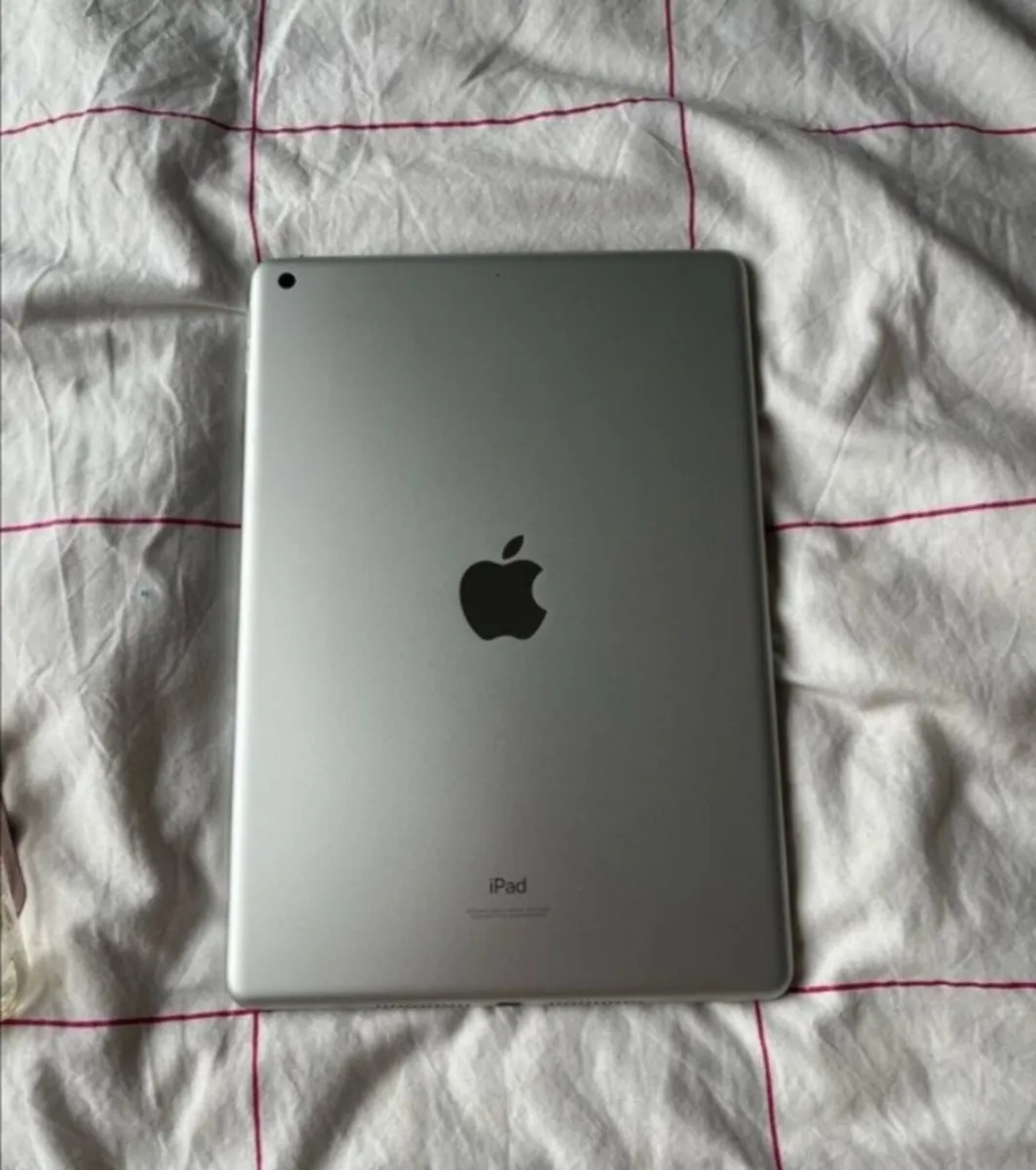 ipad 9th generation - Image 1