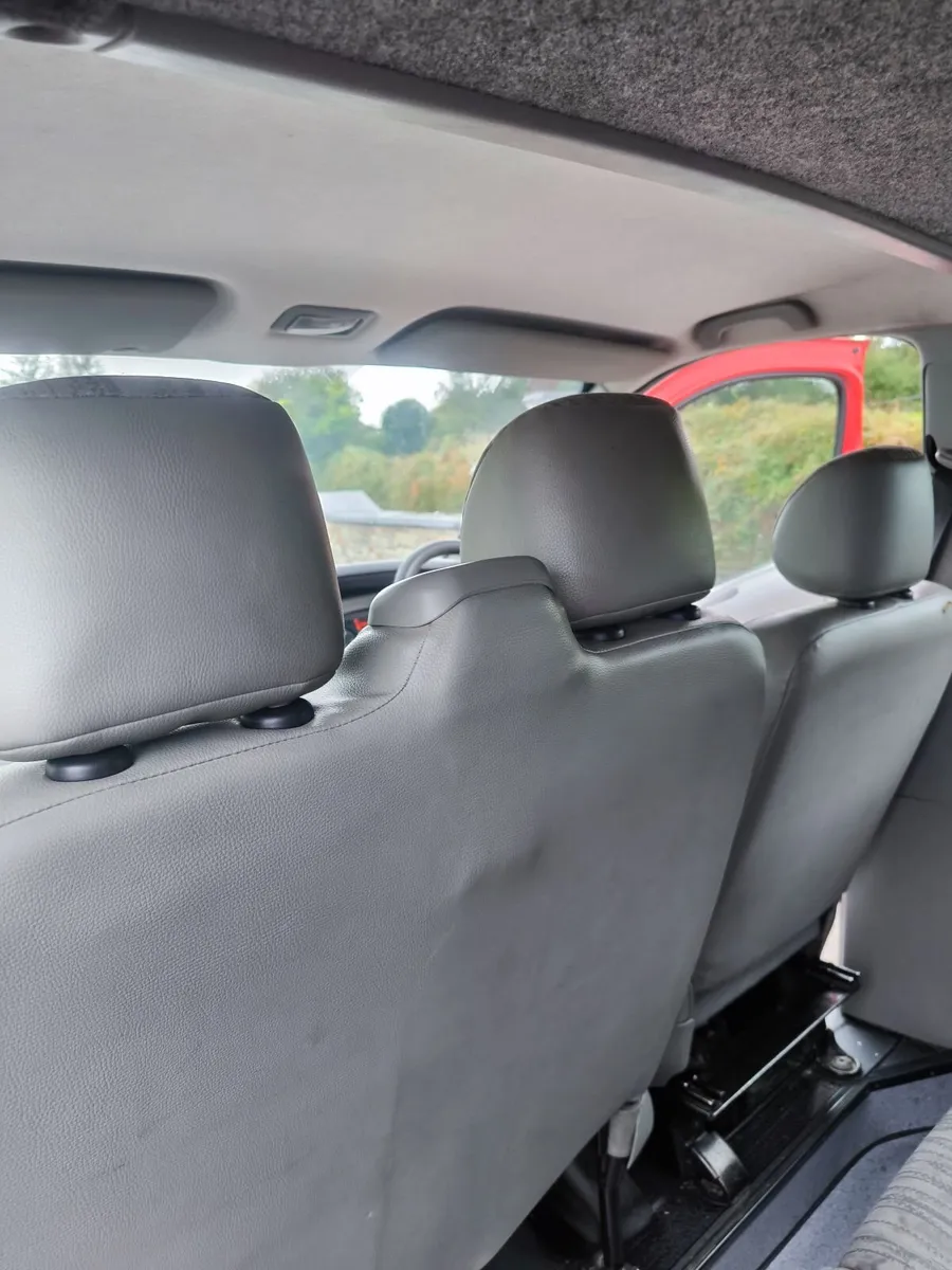 Nissan Primstar 9 Seater Minibus - Image 2