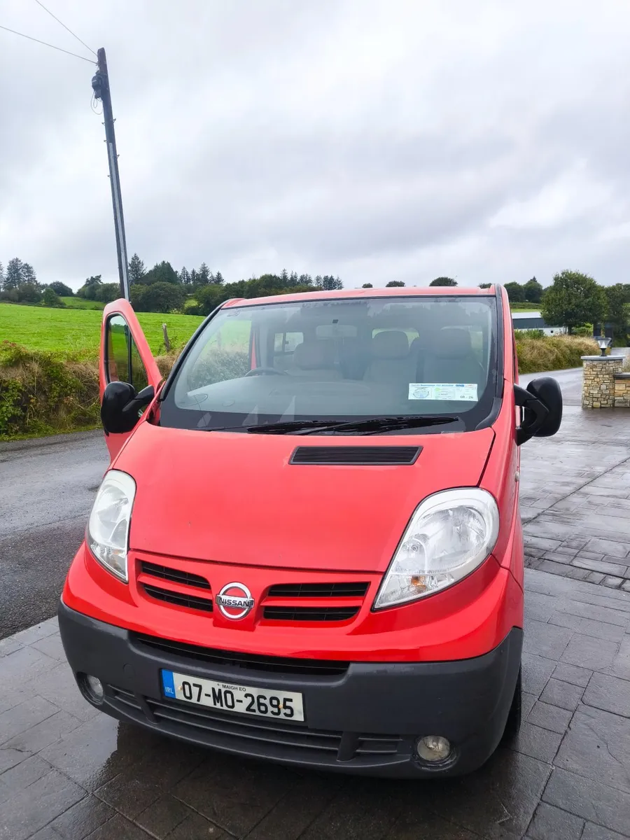 Nissan Primstar 9 Seater Minibus - Image 1