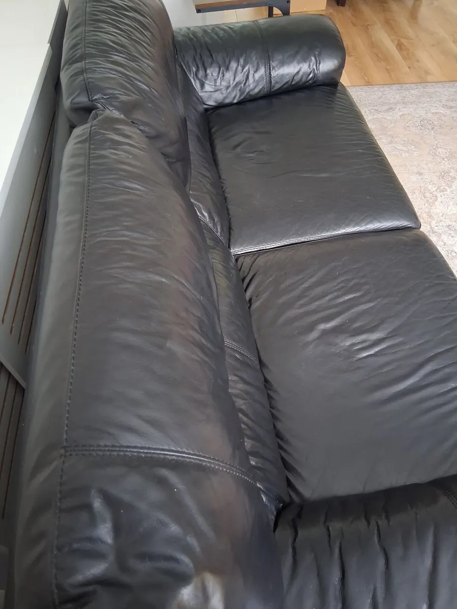 Leather couch - Image 2