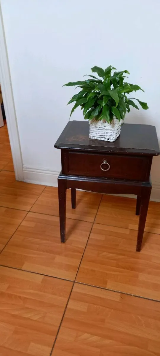 Side table / locker - Image 1