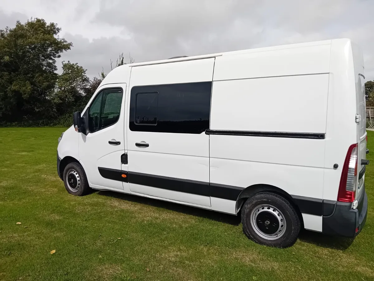 Renault Master MWB 3 Berth - Image 2