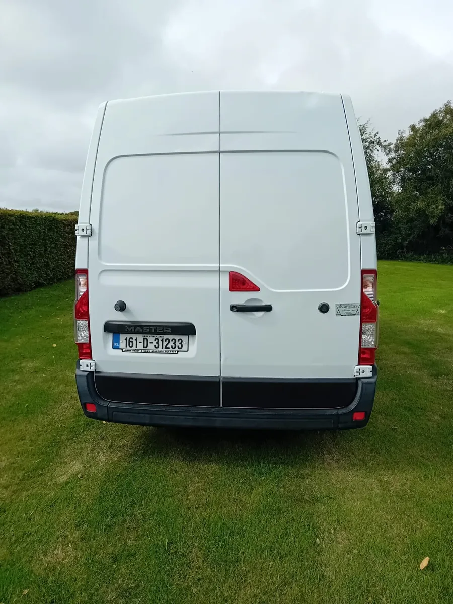 Renault Master MWB 3 Berth - Image 3