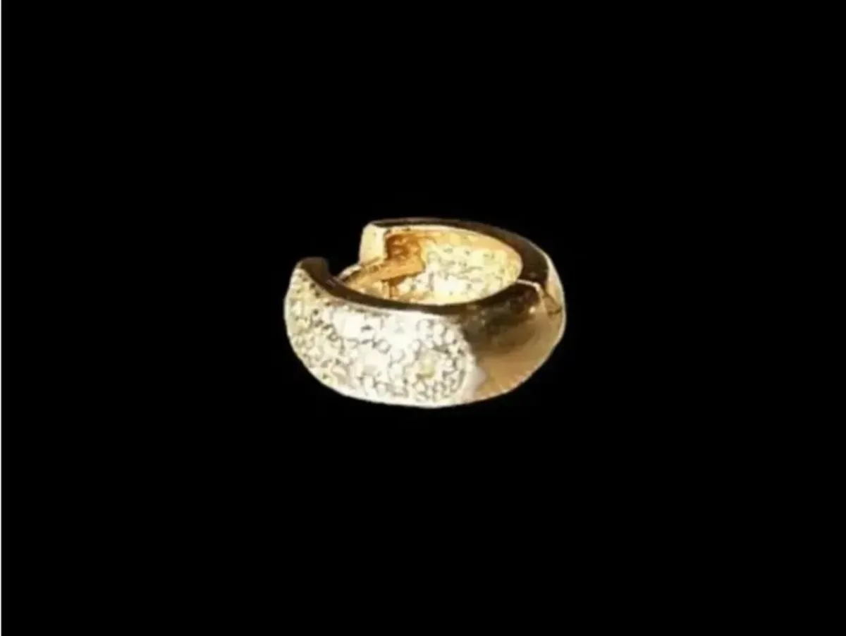 Vintage Hallmarked Yellow Gold Diamond Ear Cuff - Image 4