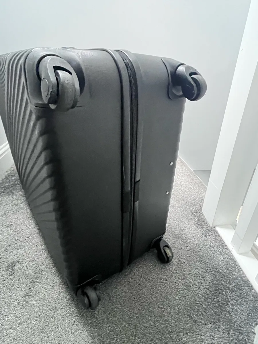 XL black suitcase - Image 2