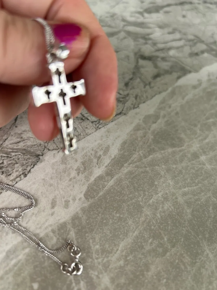 White diamond and gold crucifix - Image 3