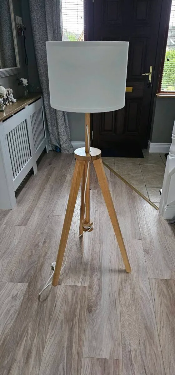 Height adjustable floor lamps - Image 1