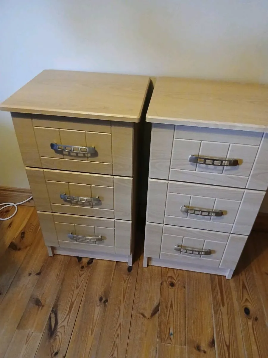 2 matching lockers - Image 1