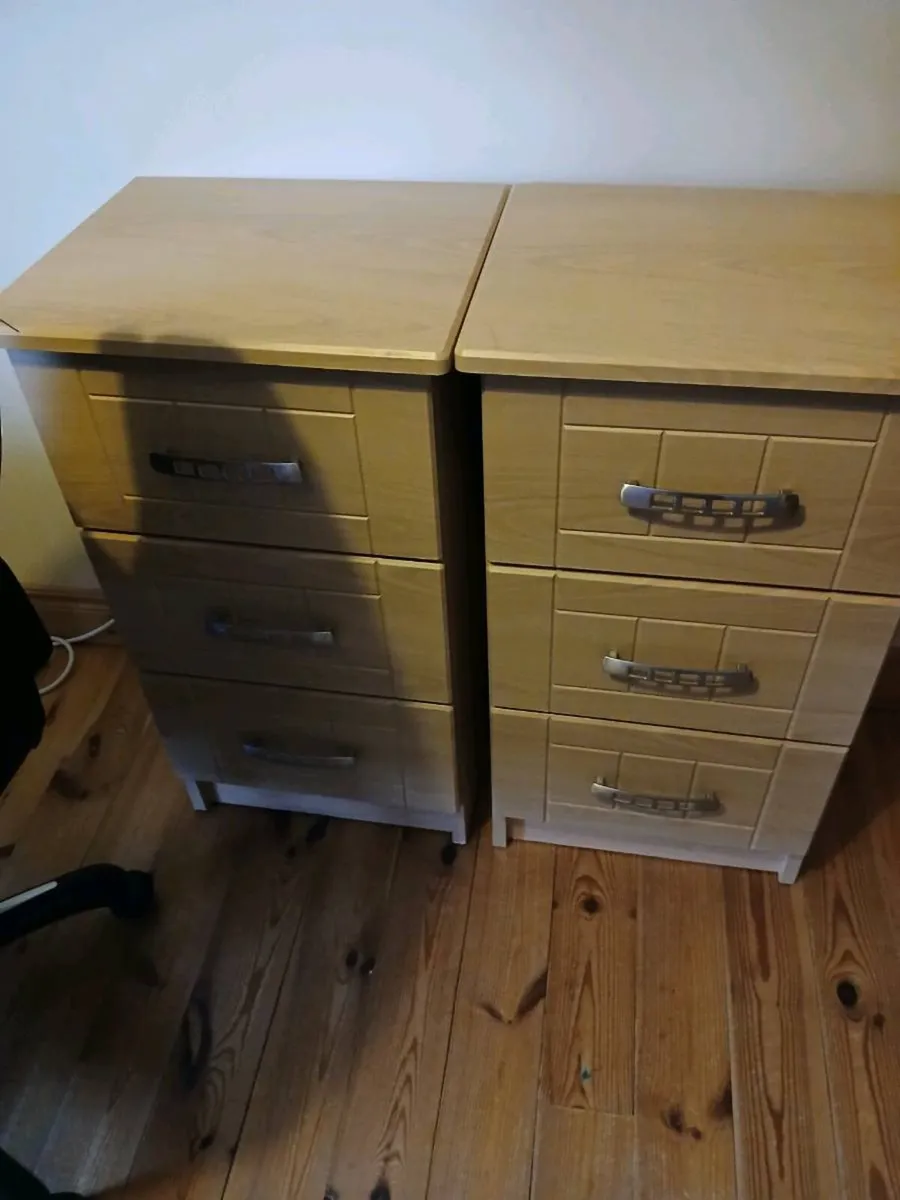 2 matching lockers - Image 2