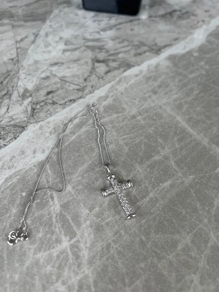 White diamond and gold crucifix - Image 4
