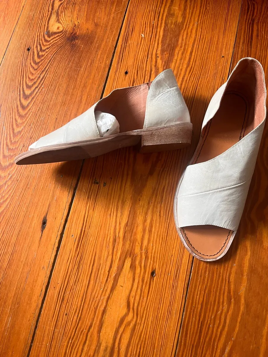 Gorgeous leather Spanish summer shoes - Image 3