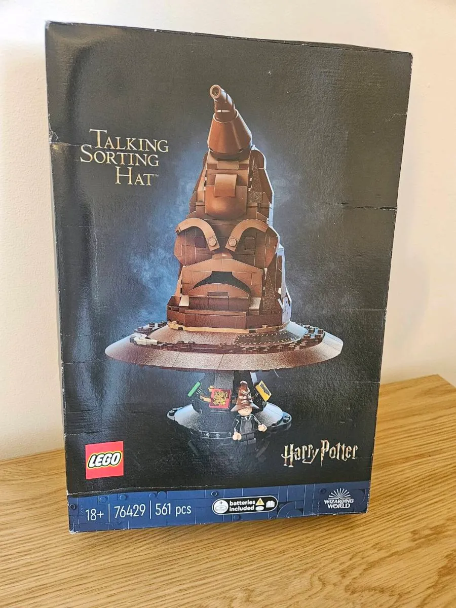 Lego Harry Potter 76429 Talking Sorting Hat - Image 1