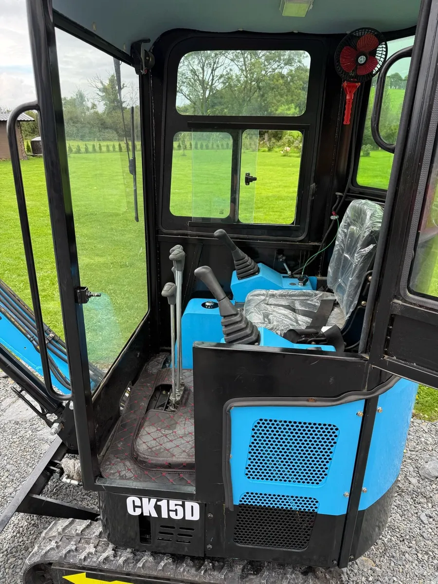 1.5t mini digger - Image 3
