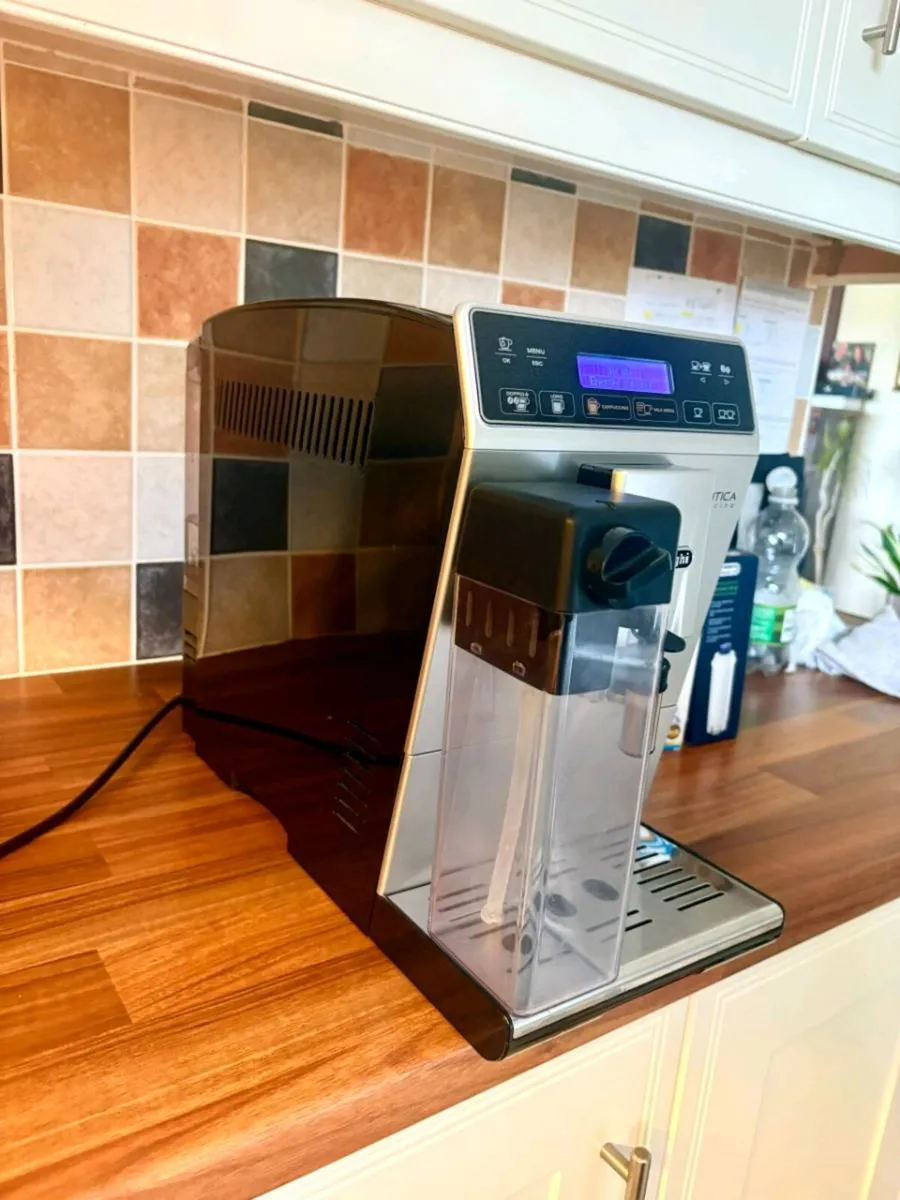 DeLonghi Auto Coffee Machine - Image 2