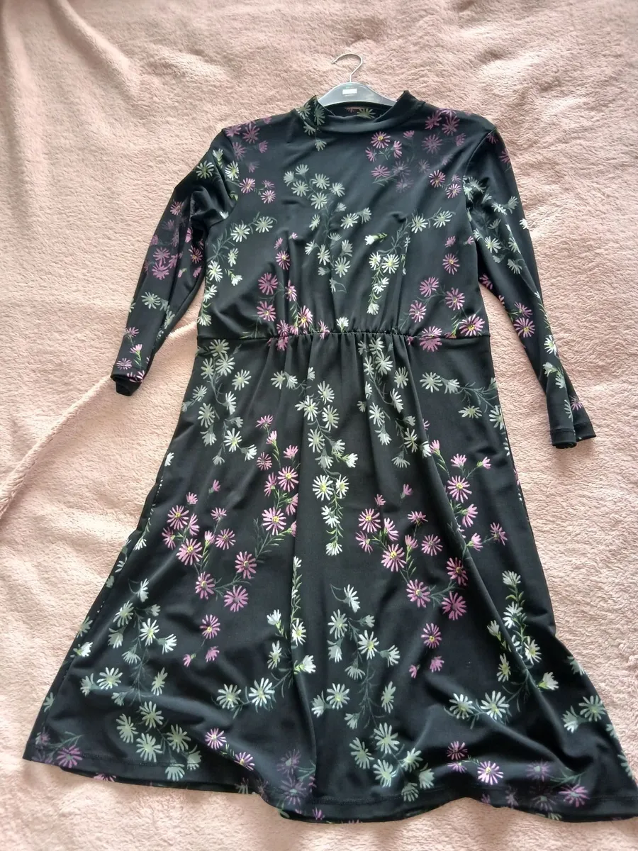 Ladies dresses - Image 2