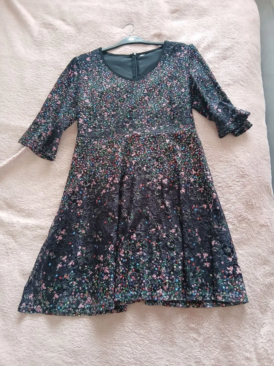 Ladies dresses - Image 1