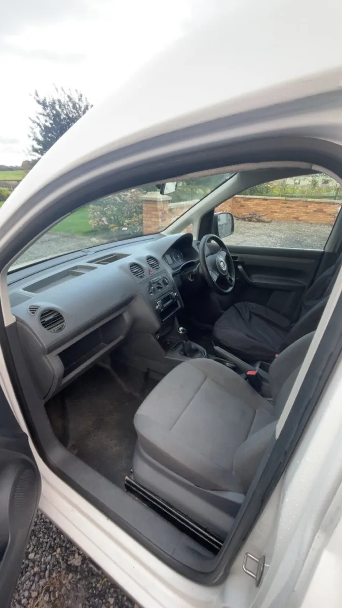 Volkswagen Caddy 2015 - Image 2
